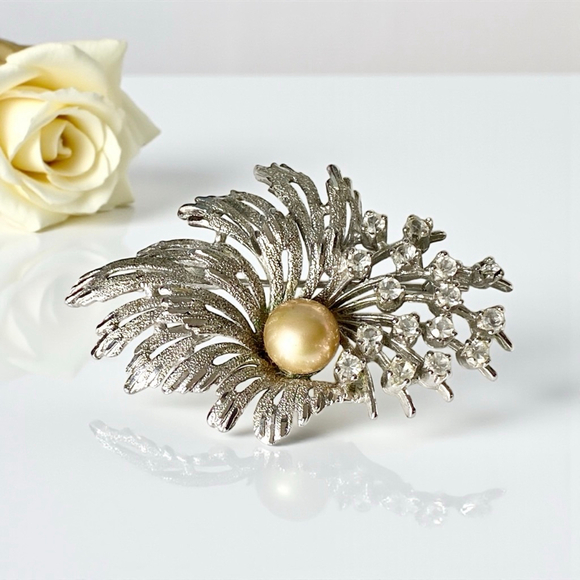 Vintage Jewelry - Vintage Rhodium Plated Golden South Sea Pearl CZ Diamond Brooch. Trombone Clasp